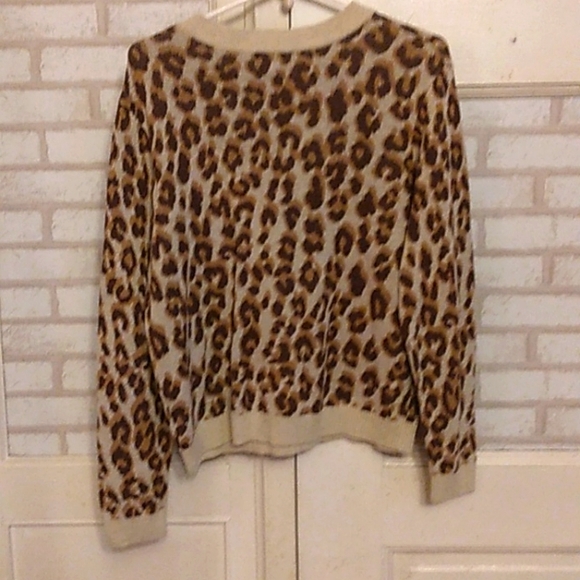 A new day women's leopard ๐ print sweater size Medium (J5) - Picture 3 of 3
